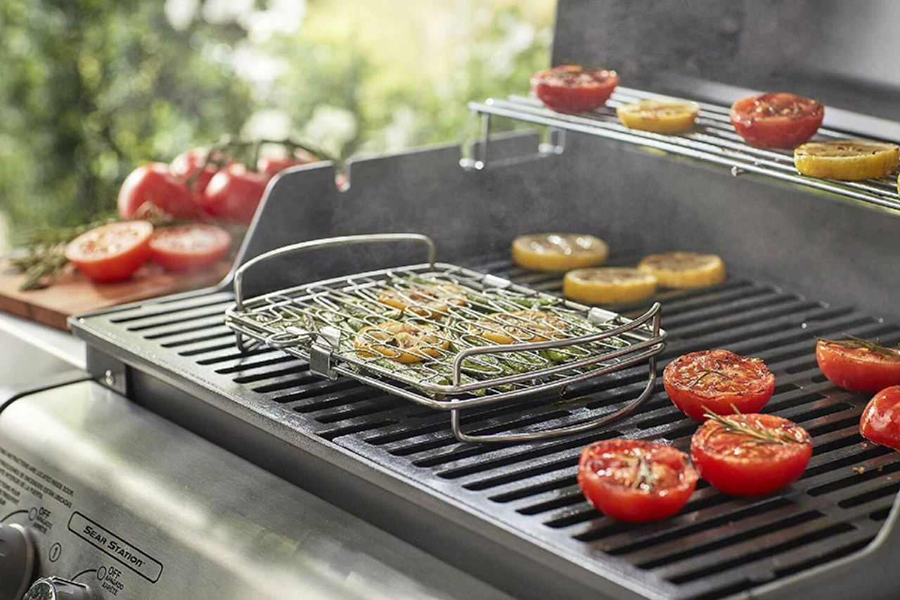 Weber® Fish Basket Small 4 Weber® Fish Basket Small - Image 2