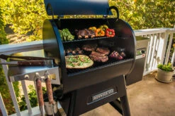 Traeger Ironwood 650 With WiFIRE Controller -Garden Outdoor Shop Ironwood 650 Lifestyle 02 91765.1646132805